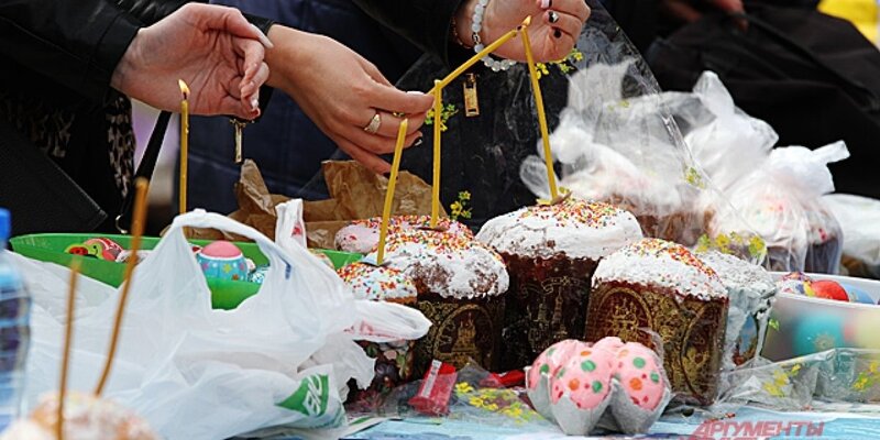 Подарок к пасхе. Красивые наборы к пасхе. Пасхальный декор витрин. Пасхальная выкладка. Пасхальная продукция.