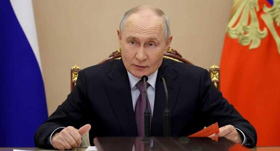 Владимир Путин остановил кортеж на&nbsp;улице Новосибирска ради&nbsp;встречи с&nbsp;горожанами|