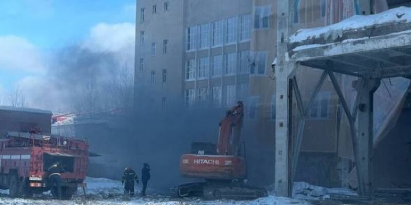 Задачи про метры ткани. 1 м в квадратных метрах. Одна четвертая часть метра равна. Выразить в квадратных м. Математика задачи на решение метраж, ткани.