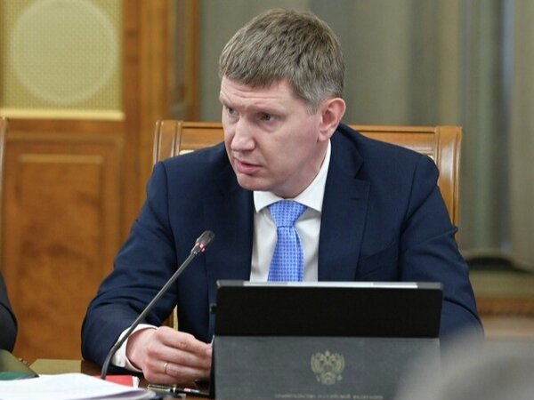 человек с шестеренками. роль анализ финансово-хозяйственной деятельности. современные технологии. единый механизм. транспортная логистика.