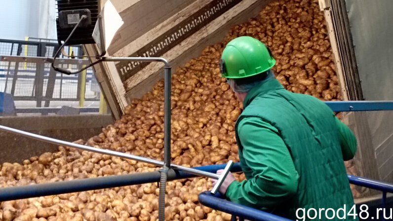 График выплаты зарплаты и аванса. Среднемесячная зарплата. Среднемесячная заработная плата за месяц. Какого числа зарплата на заводе. Даты выплат заработной платы и аванса.