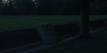 Два одиноких человека. Его ушла в ночь. Его ушла в ночь. Парень под луной. Заблудшая душа.