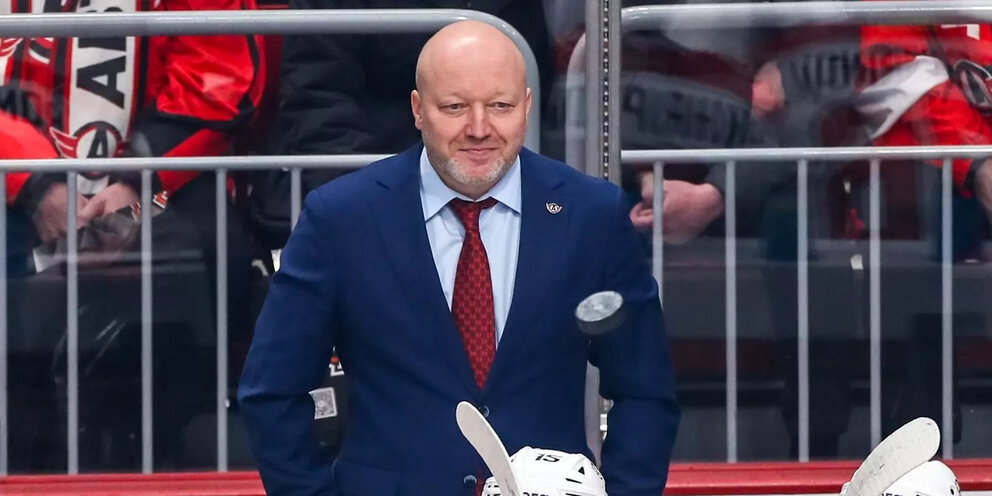 Тренер хк трактор и хк автомобилист. Тренер хк автомобилист. Тренер автомобилиста. Тренера автомобилиста за все годы. Тренер хк трактор и хк автомобилист.