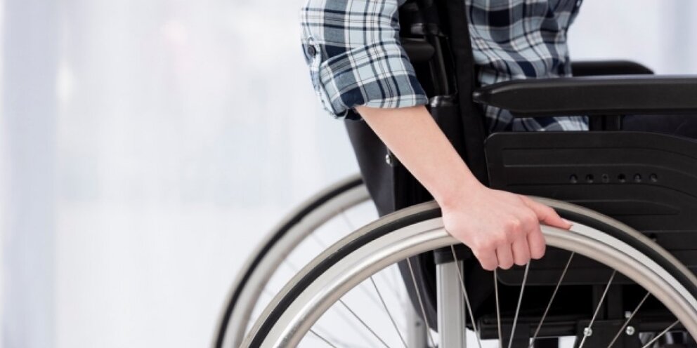 Как получить помощь инвалиду. Обеспечение инвалидов техническими средствами реабилитации. Помощь инвалидам. Инвалид первой группы. Компенсация за технические средства реабилитации.