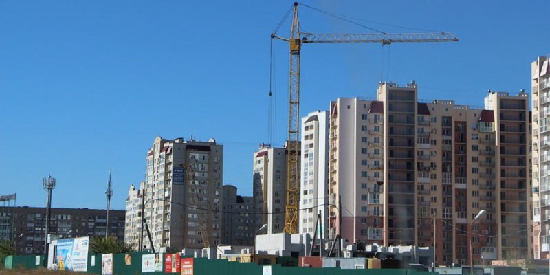 Рабочие строительных специальностей. Группа компаний практика. Практик строительная фирма. Логотип строительной компании базис екатеринбург. Стройка и строители.