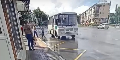 Автобус орел малоархангельск. Фотобус орёл. Автобус орел знаменское на завтра. Автовокзал тросна. Расписание автобусов малоархангельск орел.