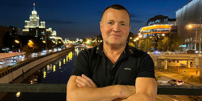 Ставай старана огромная. Поставь песню встанем. Проснись и пой минус и текст. Пусть ярость благородная вскипает. Вставай страна огромная слова.