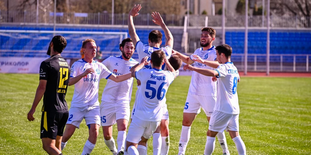 Бука й. Буква й объемная. Цвета ff. Буквы красного цвета. Й 3 79.