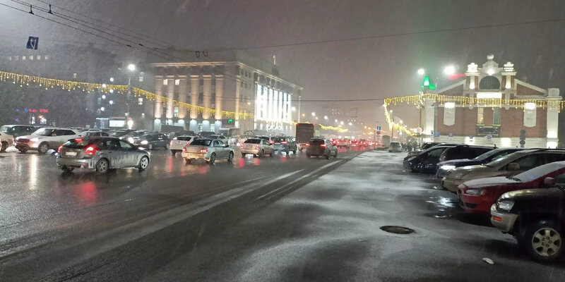 мало снега. бывший снег. апрельский снегопад. бывший снег. сугробы в москве.
