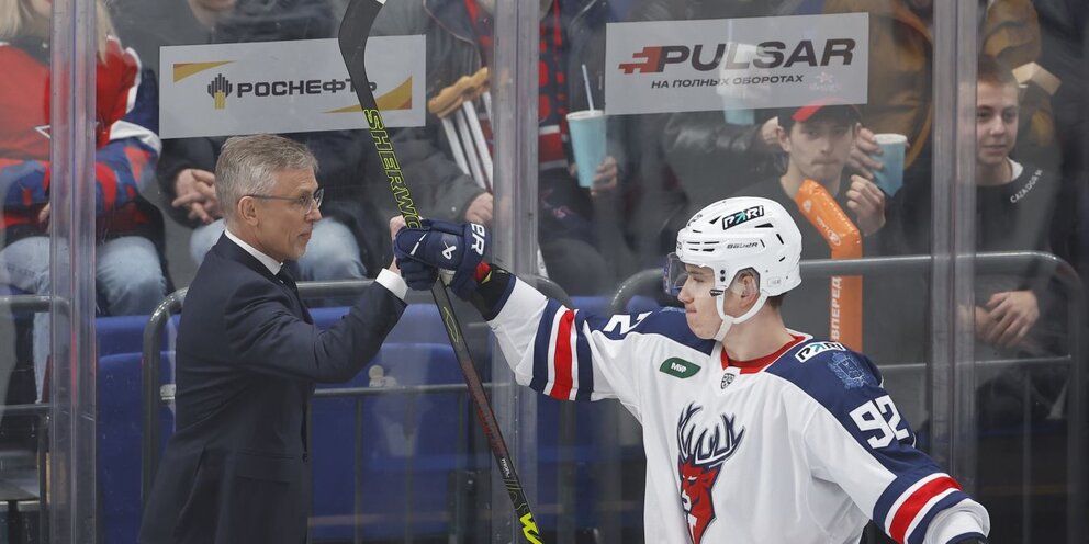 Уважение элемент. Переговоры женщины. Эмоции в переговорах. Отношения с коллегами. Уважение элемент.