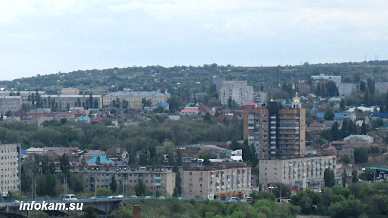 Соседка на даче у забора. Анекдоты про соседей прикольные. Коммуналка карикатура. Нарисовать соседа. Шутки про соседей сверху.