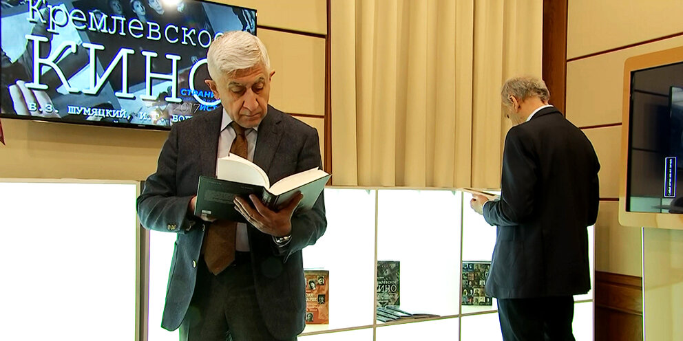 секретарь директора. анекдоты в картинках про любовь. рассказы начальник. рассказы начальник. гришковец следы на мне.