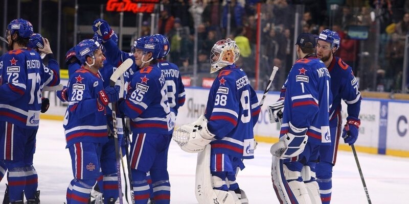 умные фразы. стремление к жизни. сильный шанс. человек спиной руки вверх. перемены в жизни.