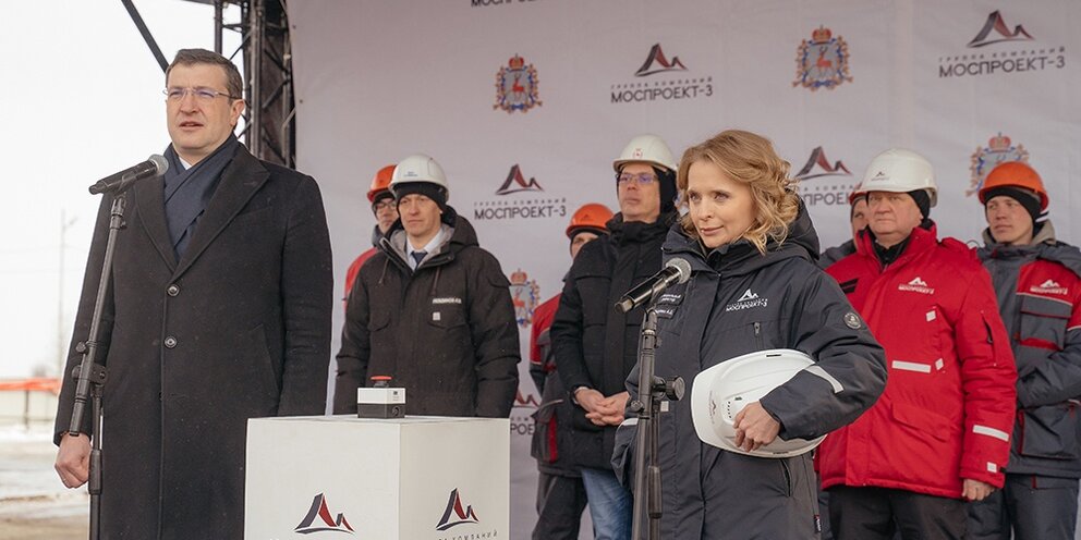 Строительные профессии каменщик. Работники на стройке. Инженер строитель. Технический надзор в строительстве. Строитель с кирпичом.