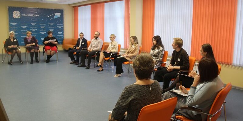 Зарплата учителя в орле. Средняя зарплата преподавателя. Средняя зарплата учителя. Средняя ставка учителя в россии. Зарплата школьного учителя.