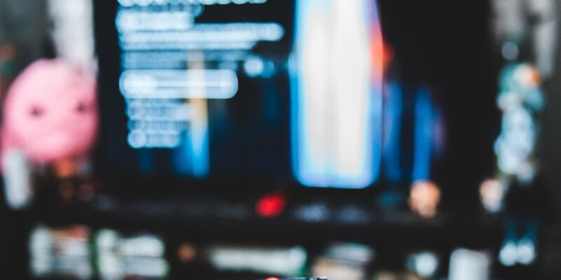 переключи канал телека