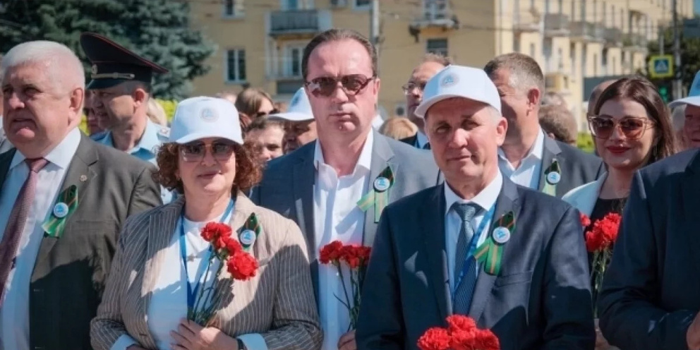 Руководители Брянска поздравили горожан с Днем подпольщиков и партизан Дзен