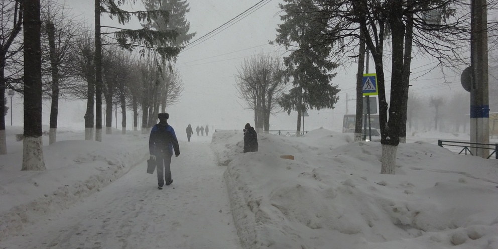 Зима днем в городе. Зима днем в городе