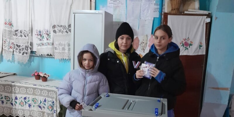 где уик выборы. выборы избирательная комиссия. выборы в россии. голосование на избирательном участке. участковая избирательная комиссия.