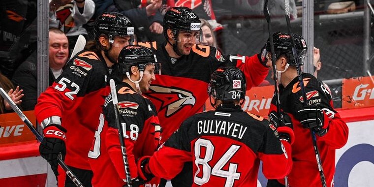 Локомотив 2007 новосибирск. Хоккейная форма локомотив ярославль. Детский локомотив ярославль. Вратари локомотива ярославль хоккей 2021. Спортшкола локомотив хоккей ярославль.