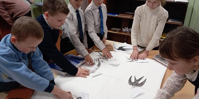 Блокадная ласточка. Блокада ленинграда блокадная ласточка. Блокадная ласточка. Блокадная ласточка. Блокадная ласточка коллективная работа.