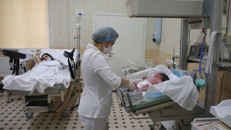 страна рожает. страна рожает. государство не просило вас рожать. страна рожает. вас не просили рожать.