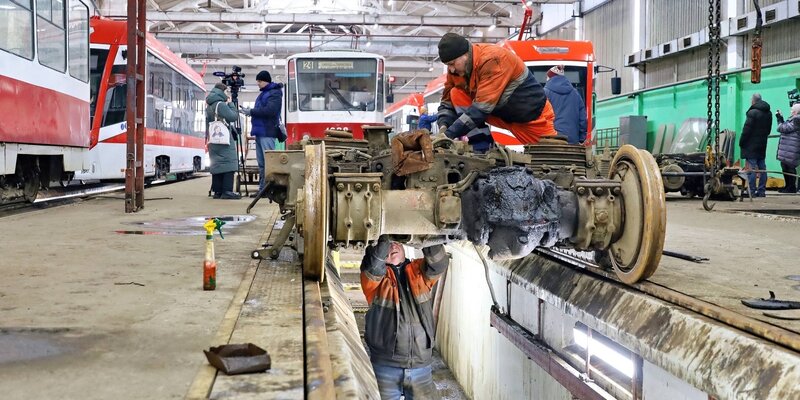 Тема транспорт. Кто управляет транспортом. Транспорт слайд. Карточки профессии на транспорте. Работа связанная с транспортом.