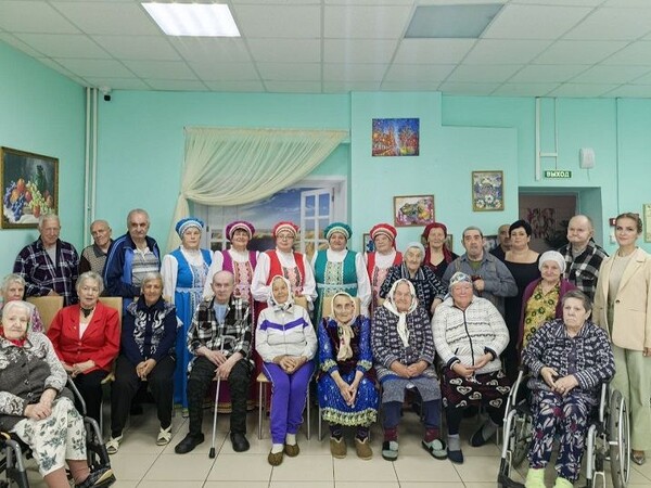 Центры для пожилых людей. Социальный центр для пожилых. Кашира центр забота. Центр дневного пребывания для инвалидов и пожилых. Социальный центр для пожилых.