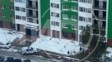 выбросили на обочину. выбросили на обочину. выбросили на обочину. парковка на тротуаре. выбросили на обочину.