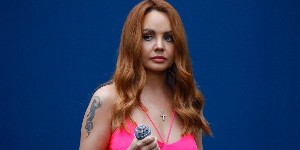 Умная женщина одним своим молчанием может вызвать панику у мужчины. Стихи про тишину. Разлука коллаж. Стих после долгого молчания. Я знаю большеьчем ты думаешь.