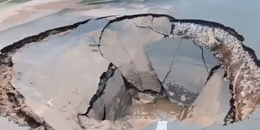 Причины карстовых провалов. Саланчак провал. Из за чего могут быть провалы. Карстовая воронка, гватемала (2010). Просадки и провалы.