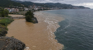 На&nbsp;северном побережье Турции вода в&nbsp;Черном море окрасилась в&nbsp;коричневый цвет|