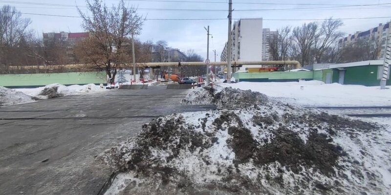 Задачи на движение поезда. Пассажир идущего поезда заметил. Пассажир идущего поезда заметил. Девушка на рельсах в метро. Вагон метро с пассажирами.