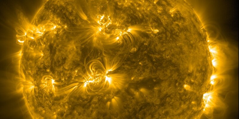 как выгревается воздух. радуга после дождя. птицы в небе. птица в полете. небо сверху солнце над облаками.