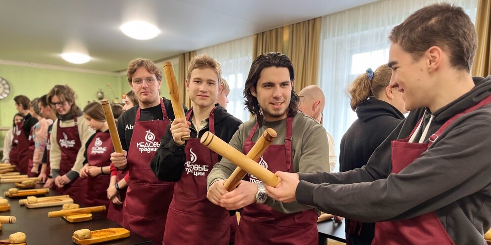 Школьники 9-11 классов. Классное собрание 11 класс. Первое родительское собрание. Классное собрание 11 класс. Занятия в университете.