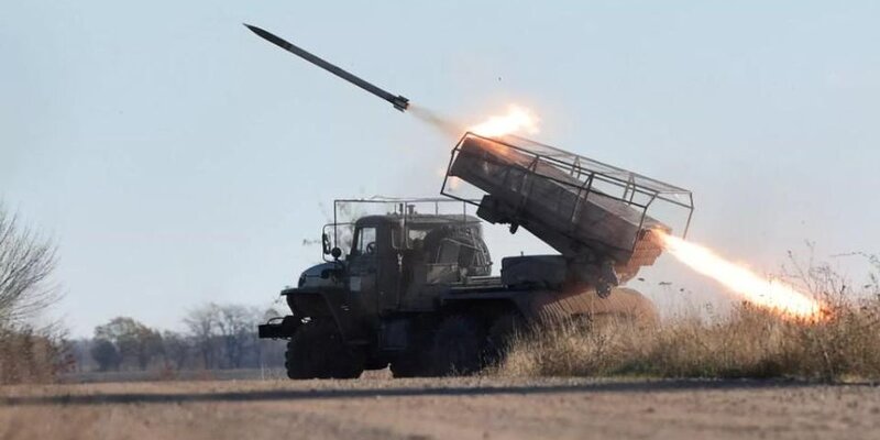 Артиллерийский снаряд 76 мм. Разрушено снарядами. Снаряды времен великой отечественной войны. Разрушено снарядами. Фугасные боеприпасы.