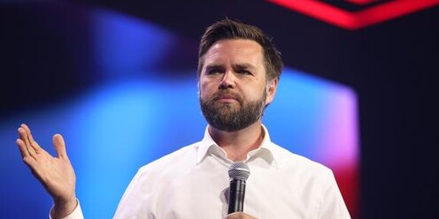 Довольный менеджер. Конфликт. Встреча бизнесменов. Человек рассказывает. Человек показывает ладонь.