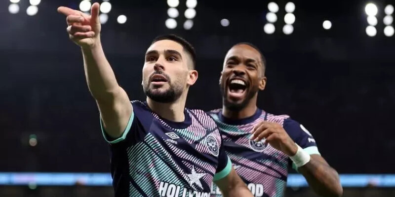 Спортивный топ размер м. Бренд одежды на f. Top f. Ф. Assetto corsa baku dowland.