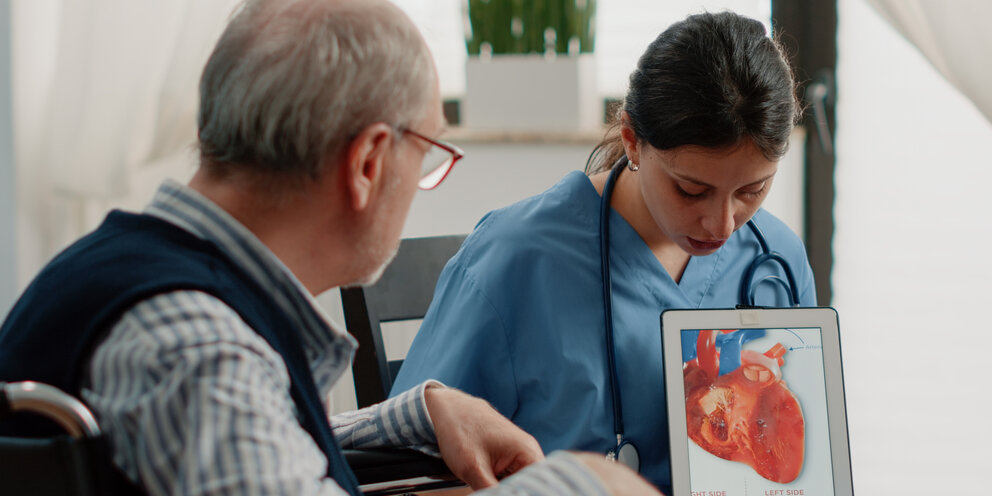 Постоянно встречается бывший парень. Статусы про любовь и отношения. Если ты нужен человеку. Цитаты про парня и девушку. Постоянно встречается бывший парень.