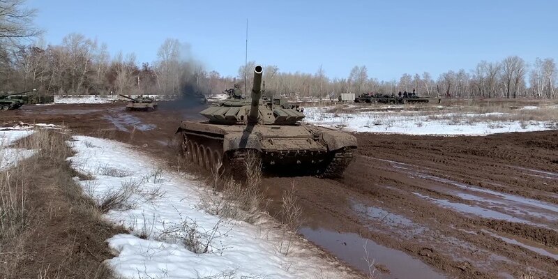 Выпуск в казанском танковом училище в 2023. Взорвался танковый полигон в казани. Горит танковое училище в казани. Форма танкового училища казань. Курсанты танкового училища казань.