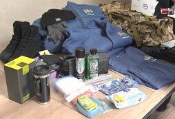 Подписываем посылку в мешке. Как отправить посылку в госпиталь. Правильно заполнить посылку для отправки почтой. Как отправить посылку в госпиталь. Образец заполнения посылки.