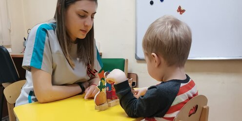 дети с нарушением слуха. дети с нарушением развития. коррекционная педагогика в начальном образовании. формирование мышления у детей с отклонениями в развитии. мышление детей с отклонениями в развитии.