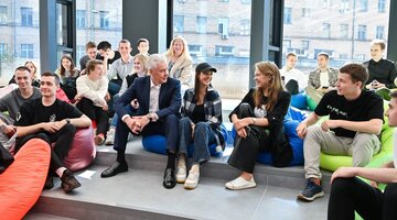 Служба переезда эмблема. Московская служба услуг. Съемки в аэропорту домодедово. Московская служба спасения. Логотип санитарной службы москвы.