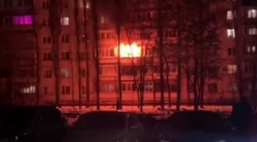 Мужчина в огне. Горит рука внутри. Горит рука внутри. Горит рука внутри. Огонь на ладони.