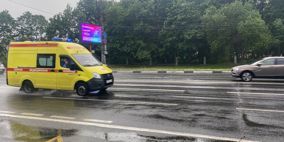 Мужчина выпал из окна заводская. Девушка в иваново выпала из окна. Из окна. Девочка выпала из окна. Сотрудник росатома выпал из окна.