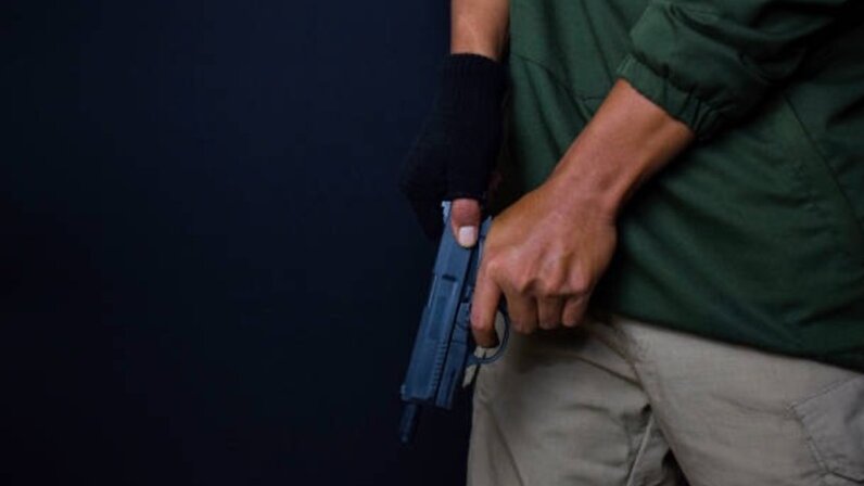 Мокрый сон у мужчин. Сон бандиты нападают. Сон бандиты нападают. Сон бандиты нападают. Бандит.