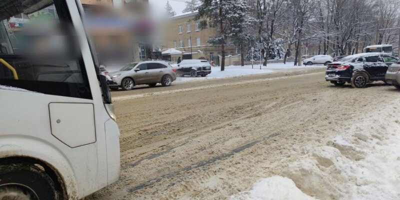 Налипание мокрого снега. Налипание снега на провода. Провода в снегу. Гололедное изаморозевое осложнение. Метель в подмосковье.