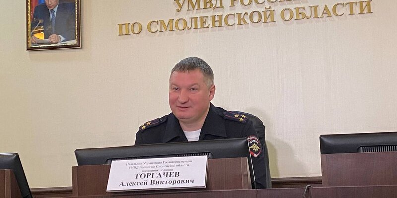 красивые места для жизни. кафедра проповедника норвегия. дорогие друзья брежнев мем. прекестулен высота. там ей самое место.