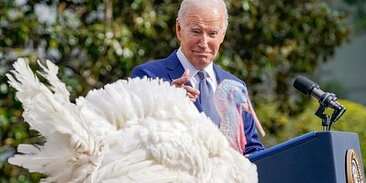 склониться старый. проходя мимо нищих - делись. склониться старый. стихи проходя мимо нищих делись. склониться старый.