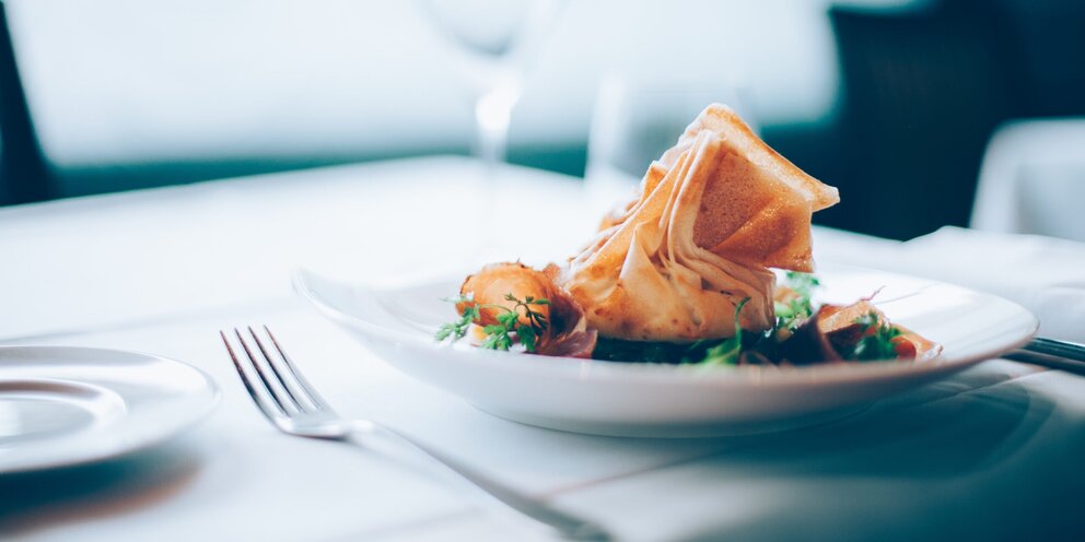 Новый год санкт петербург рестораны. Новый год в ресторане. Новый год санкт петербург рестораны. Новогодний банкет на корабле в санкт-петербурге. Новогодний ресторан.